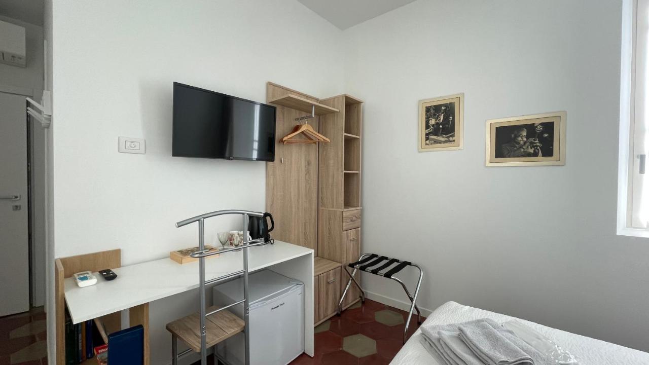 Santa Vincenza - Suite Indipendente Lovere Luaran gambar